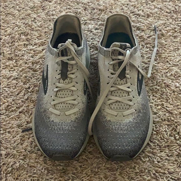 brooks shoes military discount